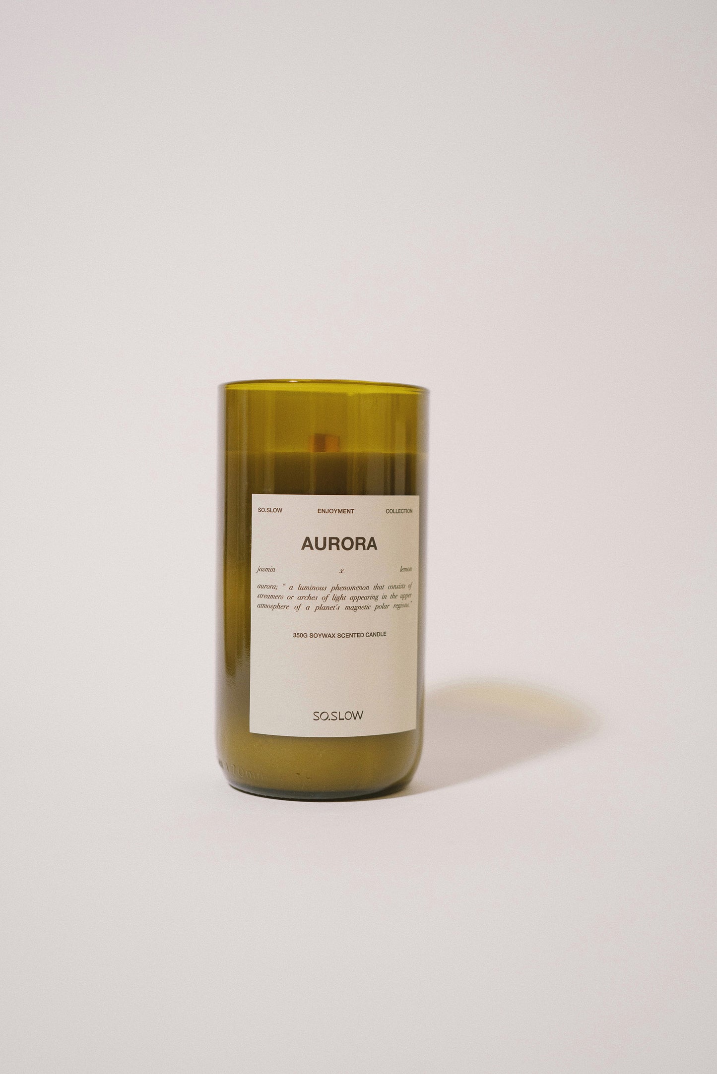 Sansára – sójová svíčka v láhvi od vína