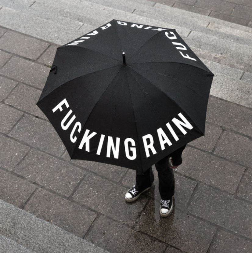 Černý deštník Fucking rain