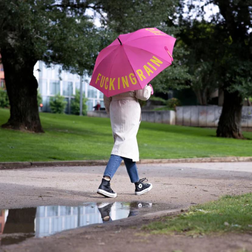 Růžový deštník Fucking rain